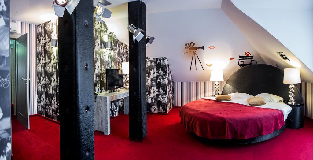 Berberys Park Hotel Kazimierz Dolny Ruang foto